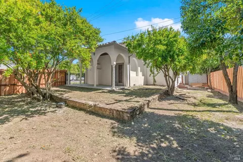 Exterior - 290 E B St, Dixon, CA 95620 photo 13 of 16