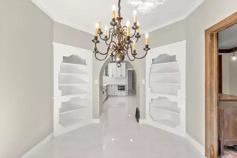 Entry Way - 290 E B St, Dixon, CA 95620 photo 7 of 10