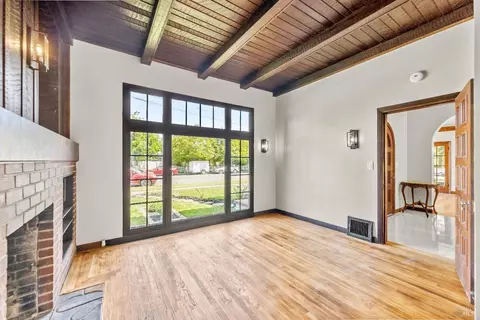 Living - 290 E B St, Dixon, CA 95620 photo 6 of 9