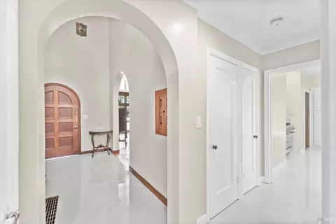 Entry Way - 290 E B St, Dixon, CA 95620 photo 6 of 10