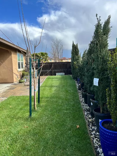 635 W Cherry St, Dixon, CA 95620 photo 47