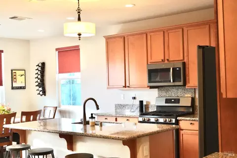 635 W Cherry St, Dixon, CA 95620 photo 21