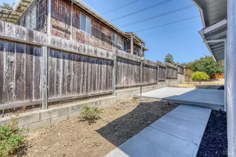 Exterior - 1004 Fulton Ave, Vallejo, CA 94591 photo 8 of 18