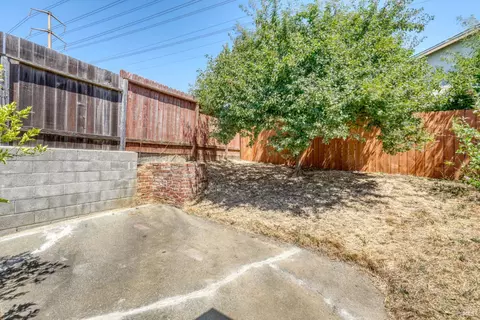 Exterior - 1004 Fulton Ave, Vallejo, CA 94591 photo 17 of 18