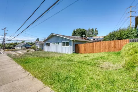 Exterior - 1004 Fulton Ave, Vallejo, CA 94591 photo 5 of 18
