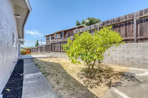 Exterior - 1004 Fulton Ave, Vallejo, CA 94591 photo 14 of 18
