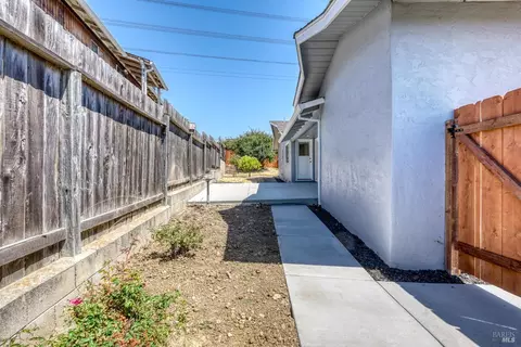 Exterior - 1004 Fulton Ave, Vallejo, CA 94591 photo 10 of 18
