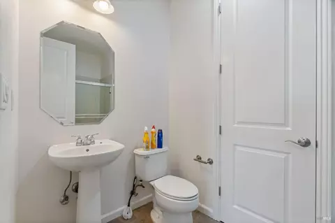 Bath - 6638 Solitude Ct, Vallejo, CA 94591 photo 4 of 6