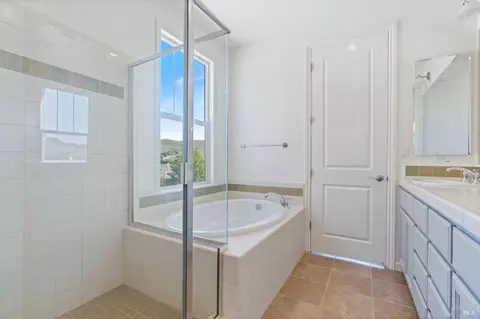 Bath - 6638 Solitude Ct, Vallejo, CA 94591 photo 6 of 6