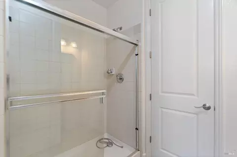 Bath - 6638 Solitude Ct, Vallejo, CA 94591 photo 3 of 6