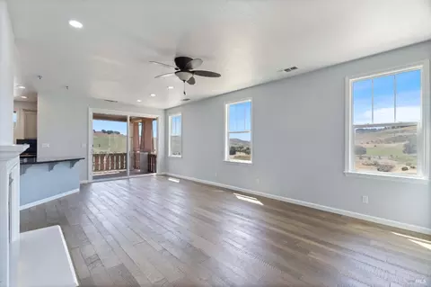 Living - 6638 Solitude Ct, Vallejo, CA 94591 photo 4 of 6