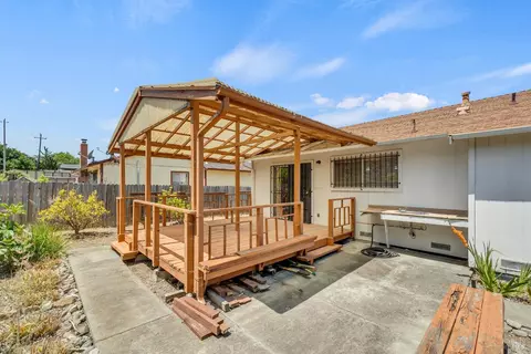 Exterior - 236 Evelyn Cir, Vallejo, CA 94589 photo 3 of 5