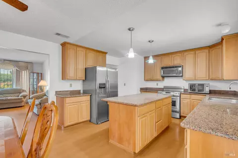 Kitchen - 236 Evelyn Cir, Vallejo, CA 94589 photo 2 of 3