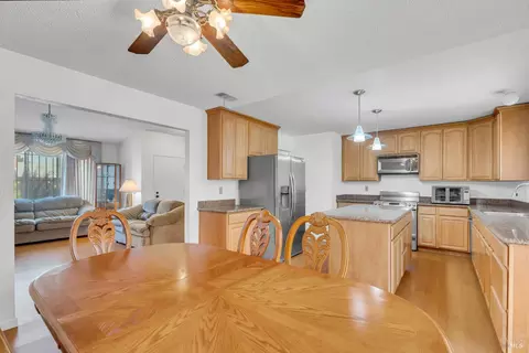 Dining - 236 Evelyn Cir, Vallejo, CA 94589 photo 1 of 2