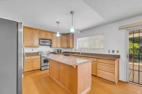 Kitchen - 236 Evelyn Cir, Vallejo, CA 94589 photo 1 of 3