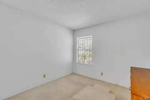 Bedroom - 236 Evelyn Cir, Vallejo, CA 94589 photo 3 of 4