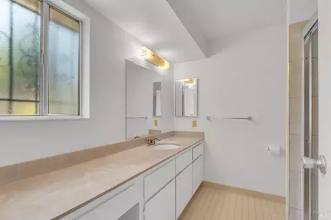 Bath - 236 Evelyn Cir, Vallejo, CA 94589 photo 2 of 4