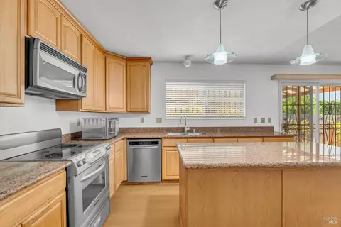 Kitchen - 236 Evelyn Cir, Vallejo, CA 94589 photo 3 of 3