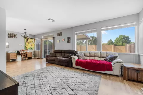 565 Edenderry Dr, Vacaville, CA 95688 photo 9