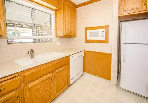 Kitchen - 8901 Boyce Rd, Winters, CA 95694 photo 3 of 4