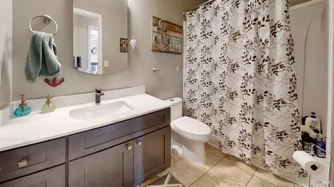 Bath - 2144 Still Ct, Fairfield, CA 94533 photo 2 of 5
