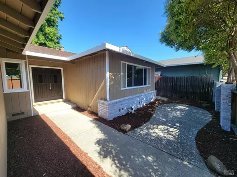 2207 Cunningham Dr, Fairfield, CA 94533 photo 2
