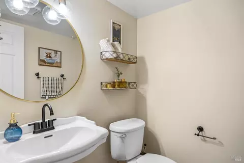 Bath - 348 Evergreen Dr, Vacaville, CA 95688 photo 5 of 5