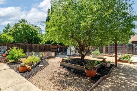 Exterior - 348 Evergreen Dr, Vacaville, CA 95688 photo 13 of 16