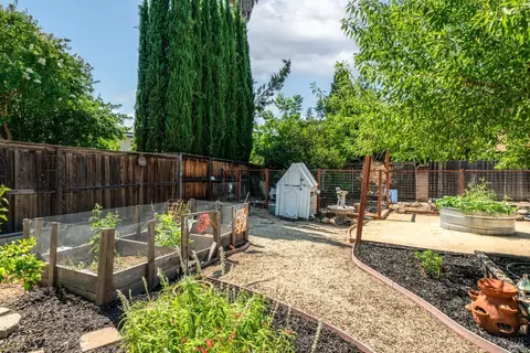 Exterior - 348 Evergreen Dr, Vacaville, CA 95688 photo 5 of 16