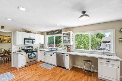 Kitchen - 348 Evergreen Dr, Vacaville, CA 95688 photo 1 of 4