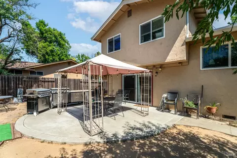 Exterior - 348 Evergreen Dr, Vacaville, CA 95688 photo 10 of 16
