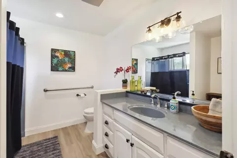 Bath - 9192 Boyce Rd, Winters, CA 95694 photo 1 of 6
