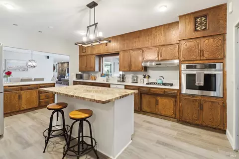 Kitchen - 9192 Boyce Rd, Winters, CA 95694 photo 4 of 6