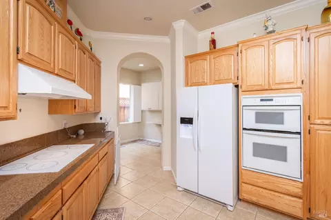 Kitchen - 1266 Eagle Dr, Windsor, CA 95492 photo 6 of 8