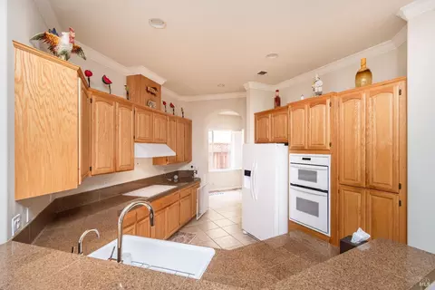 Kitchen - 1266 Eagle Dr, Windsor, CA 95492 photo 4 of 8