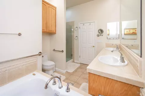 Bath - 1266 Eagle Dr, Windsor, CA 95492 photo 3 of 5