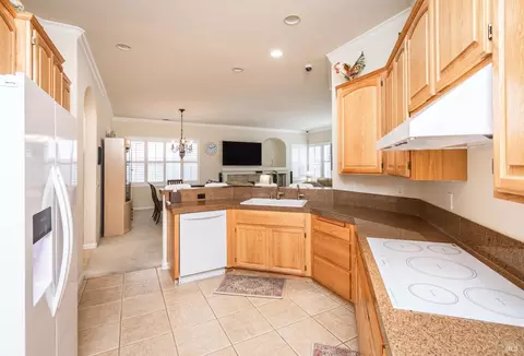 Kitchen - 1266 Eagle Dr, Windsor, CA 95492 photo 8 of 8