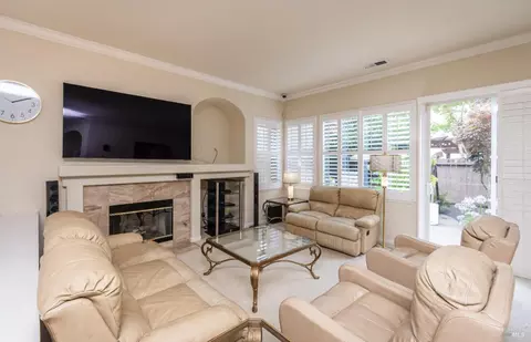 Living - 1266 Eagle Dr, Windsor, CA 95492 photo 2 of 7