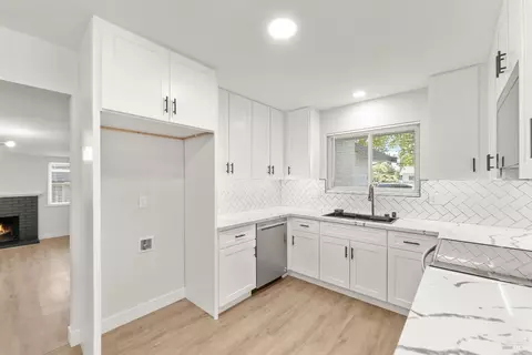 Kitchen - 324 San Andreas St, Fairfield, CA 94533 photo 3 of 6