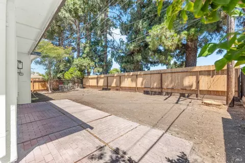 Exterior - 324 San Andreas St, Fairfield, CA 94533 photo 3 of 9