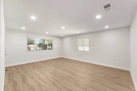 Living - 324 San Andreas St, Fairfield, CA 94533 photo 3 of 7