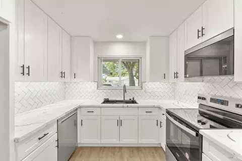 Kitchen - 324 San Andreas St, Fairfield, CA 94533 photo 1 of 6