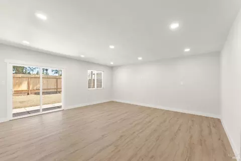 Living - 324 San Andreas St, Fairfield, CA 94533 photo 6 of 7