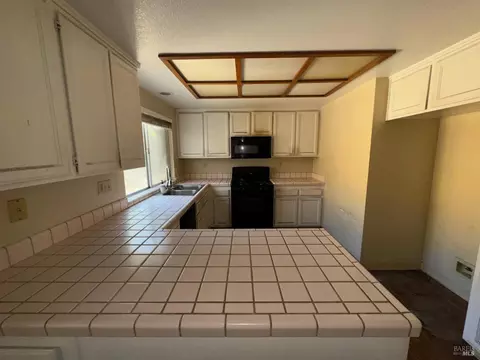 1466 Gateway Dr, Vallejo, CA 94589 photo 4