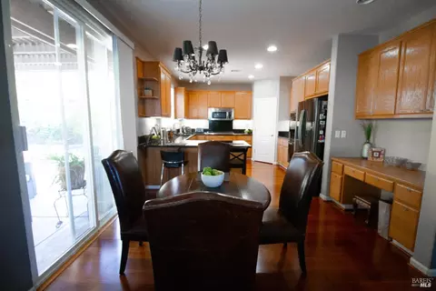 Dining - 325 Marshall Rd, Vacaville, CA 95687 photo 2 of 2