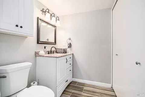 Bath - 100 Bear Cove Ct, Vallejo, CA 94591 photo 1 of 3