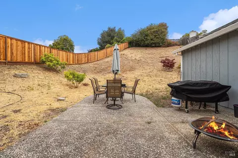 Exterior - 100 Bear Cove Ct, Vallejo, CA 94591 photo 6 of 9