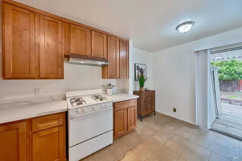 Kitchen - 140 Boggs Ct, Vallejo, CA 94589 photo 4 of 5