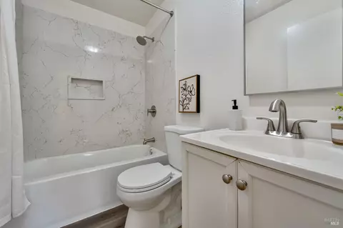 Bath - 140 Boggs Ct, Vallejo, CA 94589 photo 4 of 5