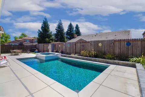 Exterior - 1105 Bello Dr, Dixon, CA 95620 photo 8 of 9